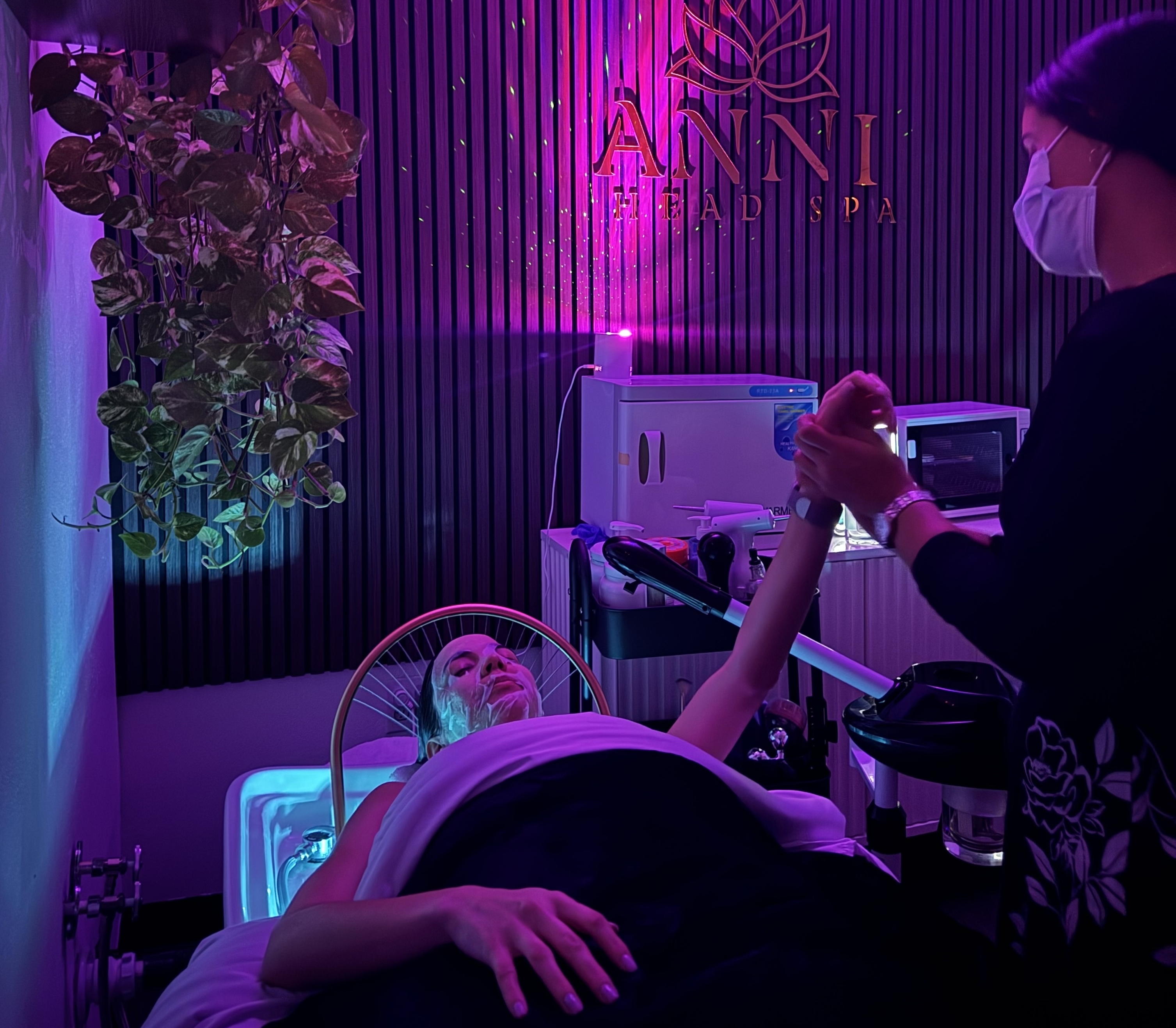 Head Spa with Arms and Shoulder Therapy